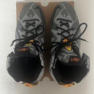 Nike-Lebron James High Top X11 1Flight